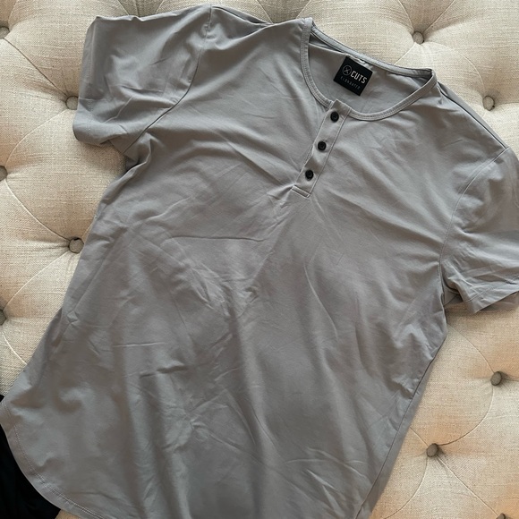 THREE Elongated Cuts Clothing T-Shirts - Picture 4 of 4